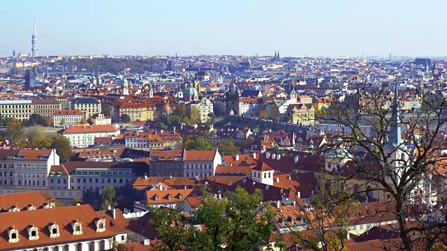 布拉格市景与查尔斯桥视频素材