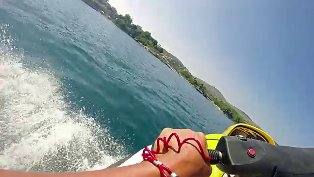8月左右在希腊科孚岛举行的水上摩托运动比赛。旅游休闲是科孚岛的主要收入来源。美丽的碧水视频素材