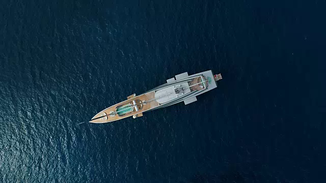 优雅的白色游艇在地中海，尼西海滩，阿伊纳帕，塞浦路斯。空中无人机拍摄。视频素材