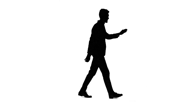 一名男子正要去参加一个商务会议，并向他挥手致意。侧视图。白色背景。轮廓视频素材