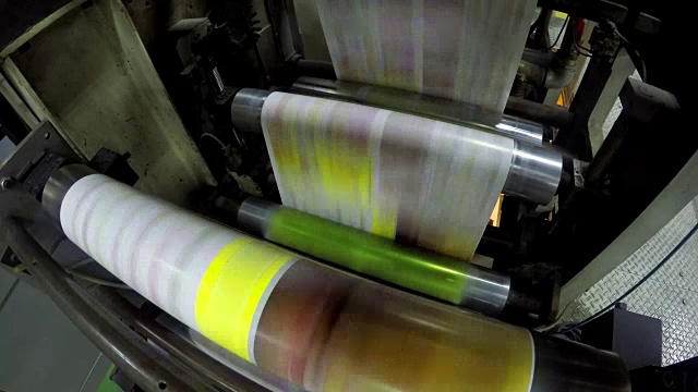 一家工厂的报纸印刷生产线，超高清库存视频视频下载