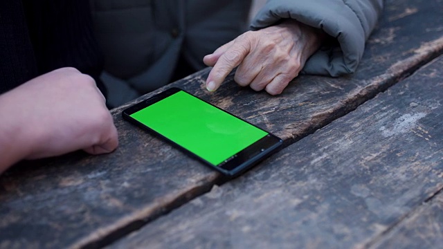 使用手机，绿色屏幕视频素材