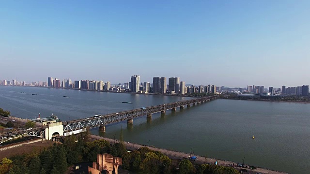 从无人机的角度看杭州，中国视频素材