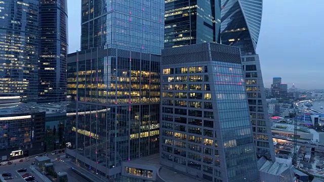 摩天大楼夜景。视频素材
