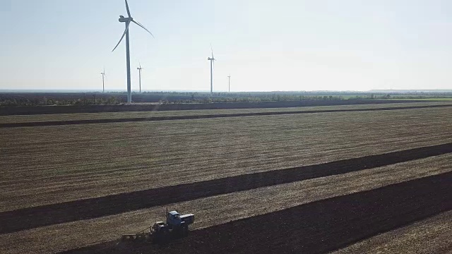 航拍的风力涡轮机视频素材