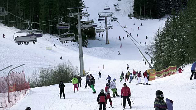 山地滑雪胜地班斯科保加利亚-自然和运动背景，4k视频素材