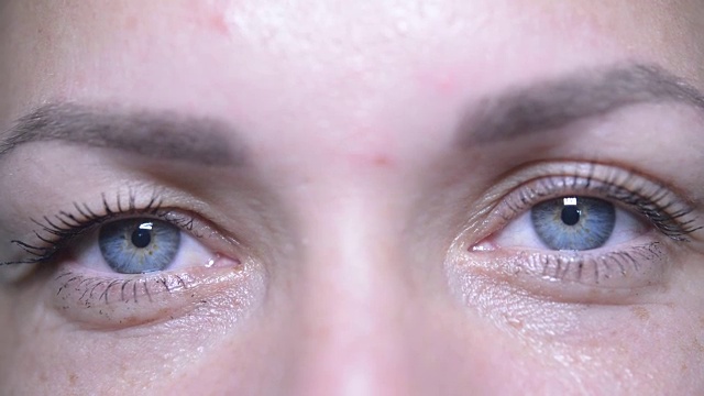 女人的眼睛视频素材