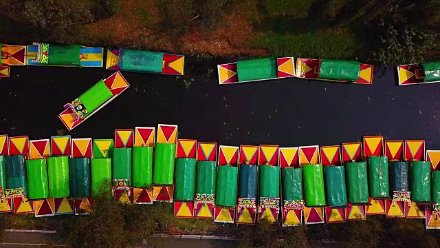 Xochimilco运河和船天线视频素材
