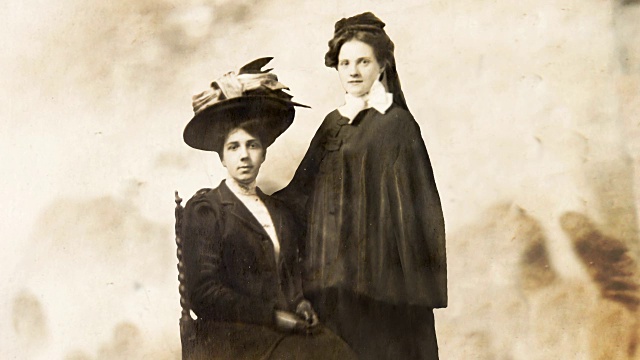 复古照片1900。两位英国年轻女士视频下载