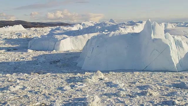 格陵兰岛北极冰川和冰山的航拍视频素材