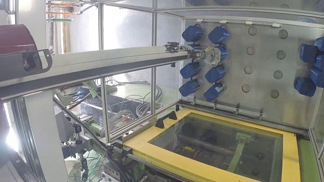 大型塑料件自动化生产工厂视频下载