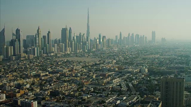 空中城市景观迪拜哈利法塔摩天大楼阿联酋视频素材