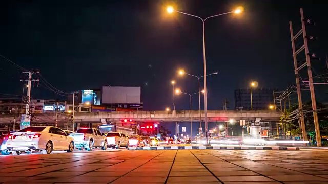 时间流逝视频夜间交通在城市，曼谷，泰国视频素材