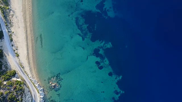 美丽的希腊岛屿和绿松石般的大海视频素材