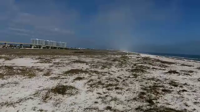 沙滩飞过沙滩视频素材