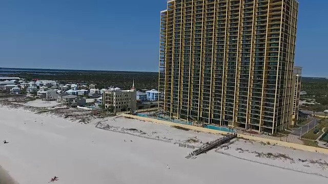 飞入海滩建筑视频素材