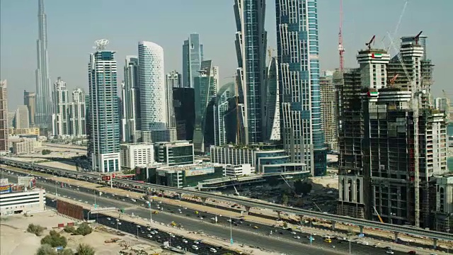 空中迪拜塔哈利法摩天大楼谢赫扎耶德路视频素材