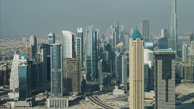 空中城市迪拜塔哈利法摩天大楼波斯湾视频素材
