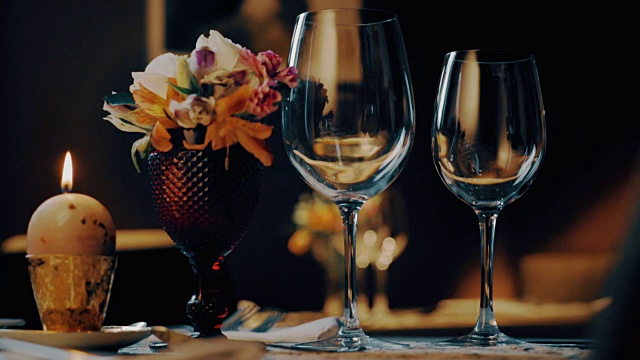 浪漫餐桌，餐厅，情人节视频素材