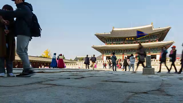 4k人群聚集在韩国首尔庆福宫视频素材