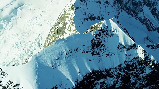 空中艾格尔瑞士山谷阿尔卑斯山阳光旅行视频素材