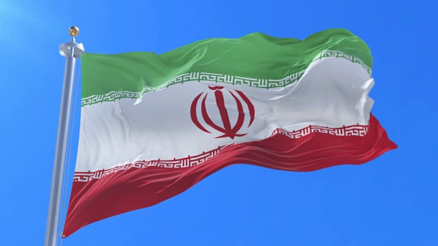 伊朗国旗在蓝天中缓缓飘扬，盘旋视频素材