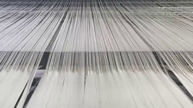 纺织厂的纱线上浆机视频素材