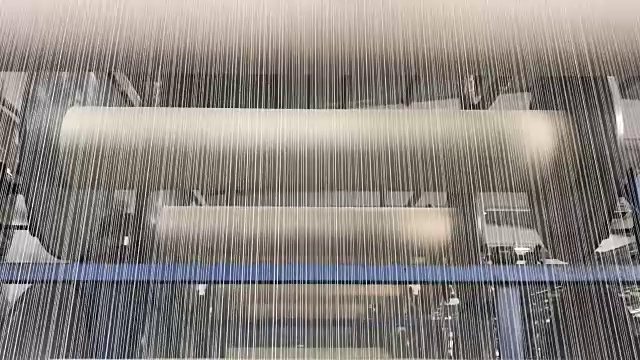 纺织厂的纱线上浆机视频素材