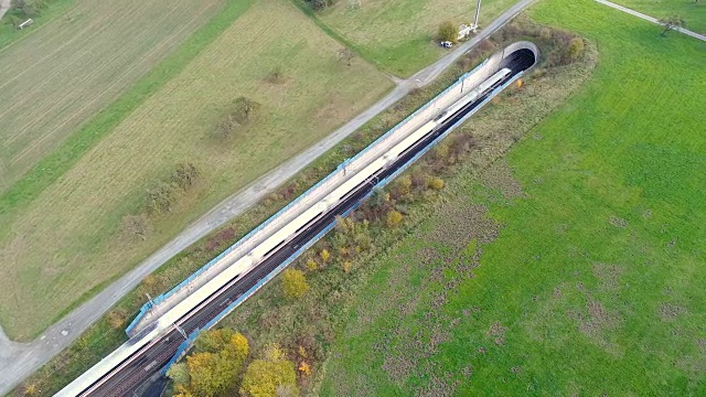 高速列车隧道的入口视频素材