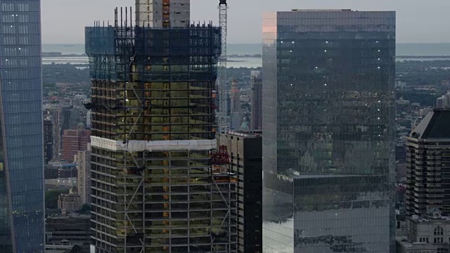 放大拍摄的3世界贸易中心建筑工地视频下载
