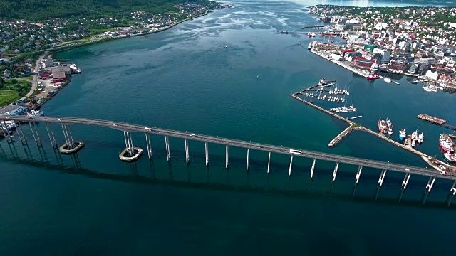 挪威特罗姆瑟市大桥航拍画面视频下载