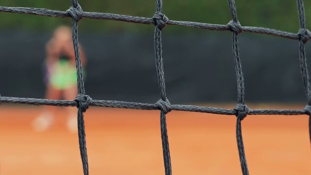 成年女子打网球视频下载