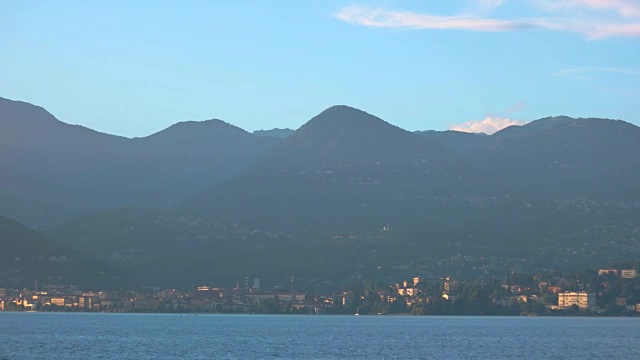 马焦雷湖和斯特雷萨，夏天。视频素材