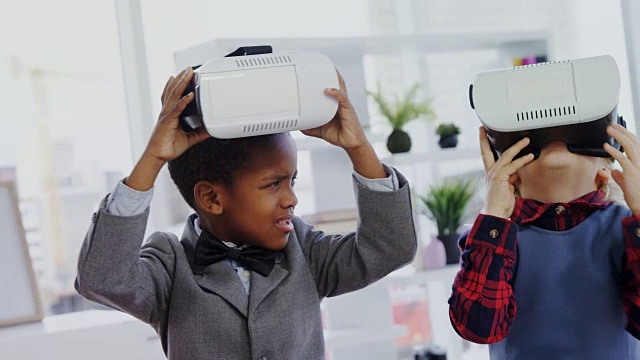 儿童作为企业高管使用虚拟现实耳机4k视频下载