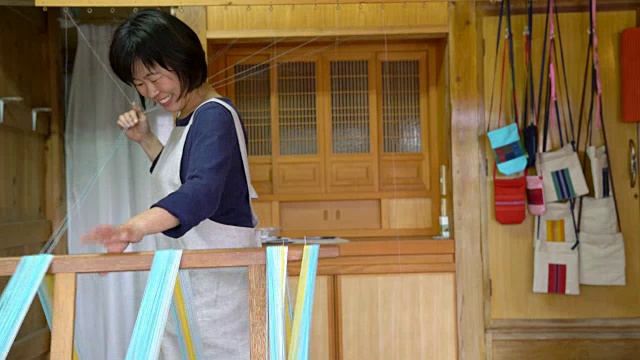 传统的Orimono纺织工人视频素材