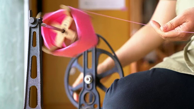 织布工准备织造的织物视频素材