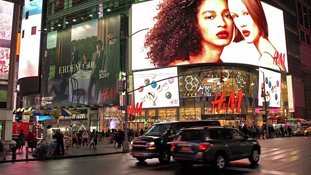 时代广场上的H&M商店视频下载