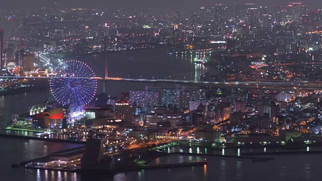 4K延时:大阪湾在美丽的夜晚与有趣的公园在美丽的日本，放大视频下载