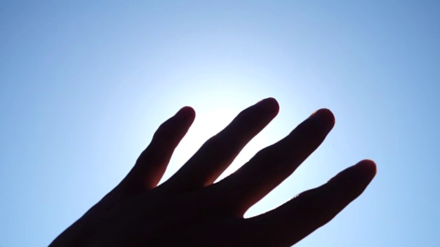 手对太阳视频素材