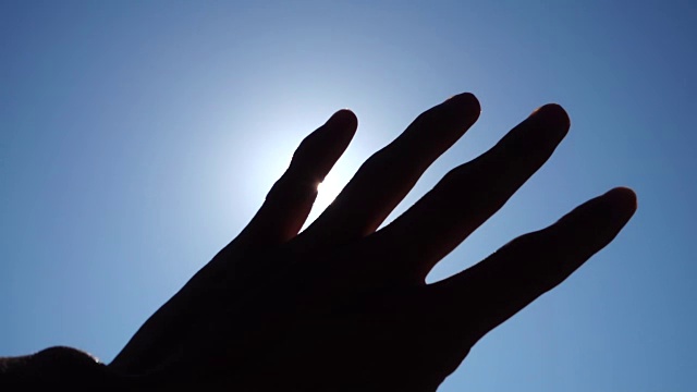 手对太阳视频素材