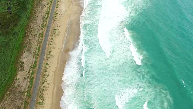 4K海岸线鸟瞰图视频素材