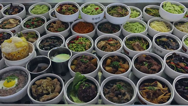 传统中国菜碗在餐厅厨房四川中国视频下载