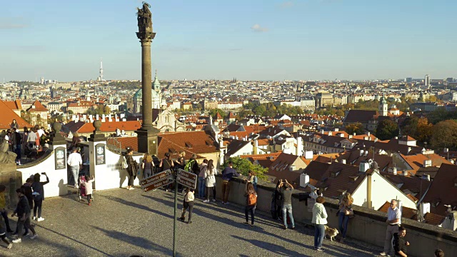 从Hradcany山俯瞰布拉格视频下载