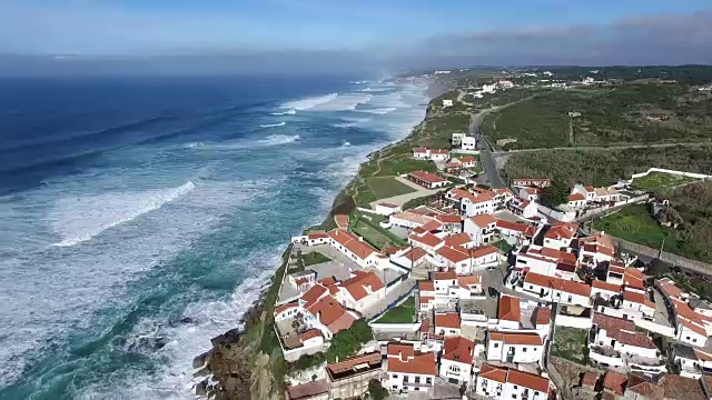 鸟瞰图Azenhas do Mar，葡萄牙视频下载