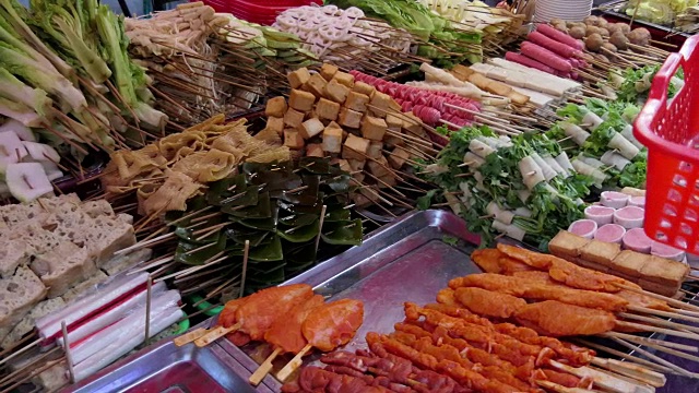 中国兰州市场的传统中国街头小吃视频下载