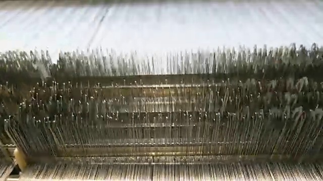 织布机中织机上的线视频素材