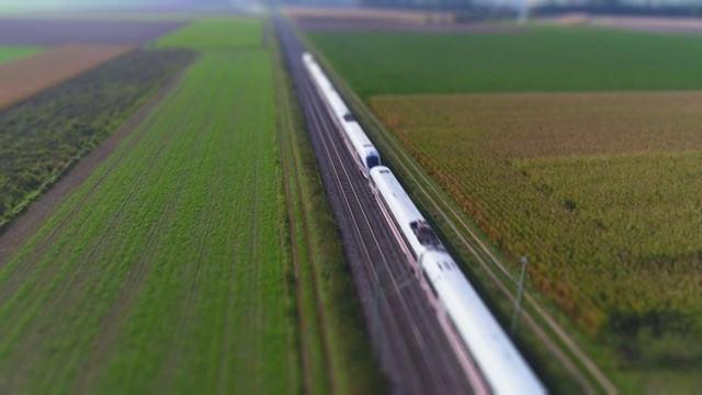 《秋日乡野旅客列车视频素材