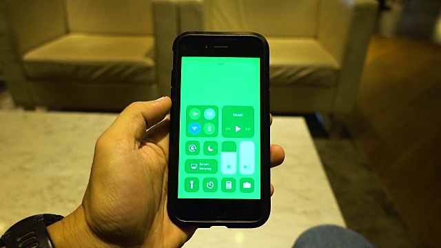 绿色屏幕手持智能手机视频素材