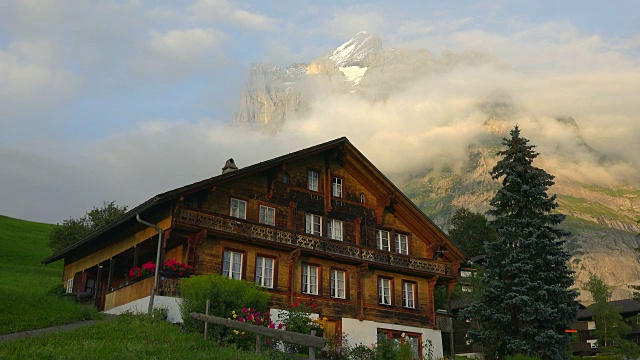 格林德沃和Wetterhorn附近的小木屋，伯恩斯阿尔卑斯山，瑞士，欧洲视频下载