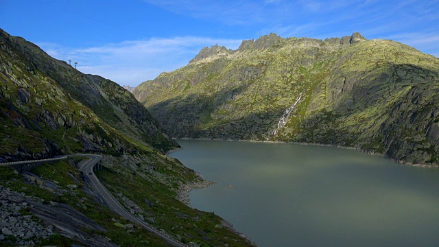 格里姆塞尔湖和格里姆塞尔山口路，伯恩斯阿尔卑斯山，瑞士，欧洲视频素材